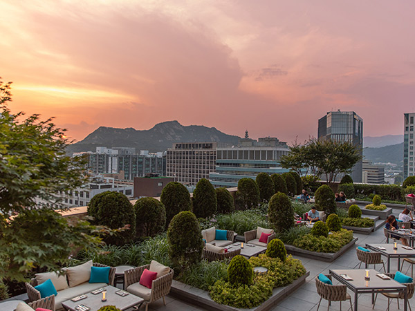 Four Seasons garden terrace