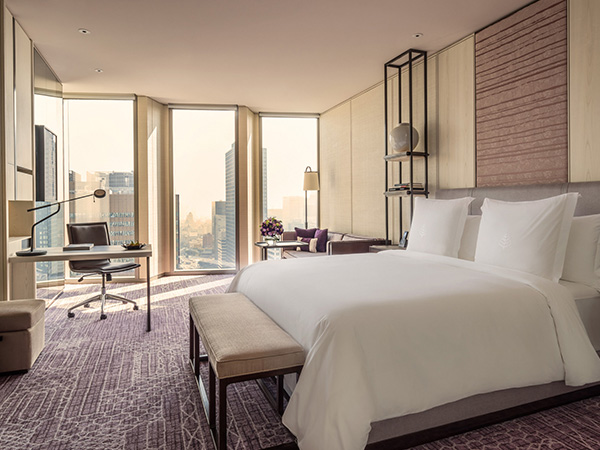 Four Seasons premiere room interior