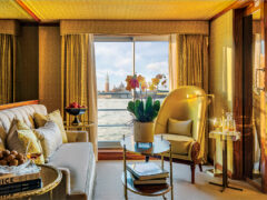 A lavishly decorated living room S.S. La Venezia