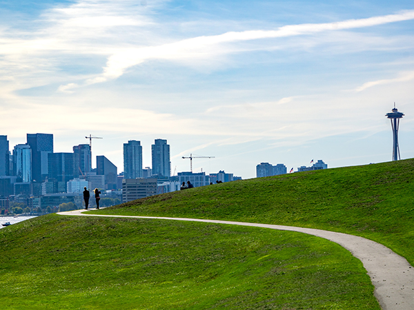 Gasworks Park earth mound/kite hill.