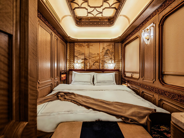 the bed inside the Han Dynasty Suite of Golden Eagle Silk Road Express