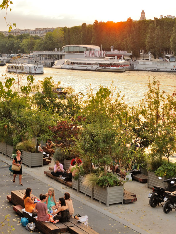 picnicking by the Seine