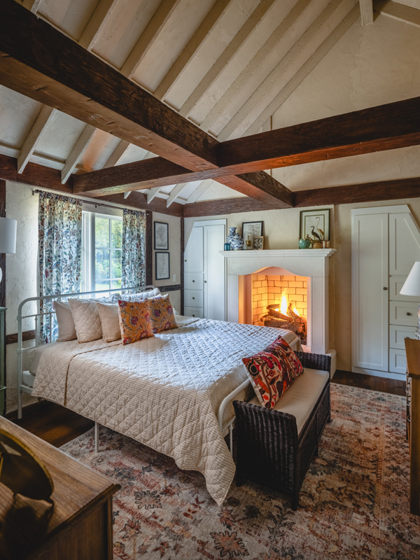 The Holiday Cottage in Ellijay, Georgia bedroom