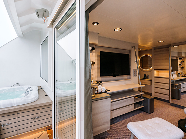 The luxurious Expedition Suite onboard Ms Fridtjof Nansen