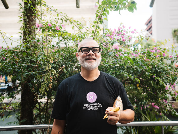 tour guide for Suva market