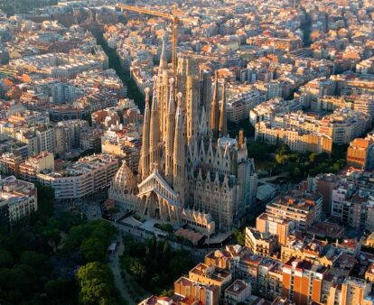 la sagrada familia aerial shot