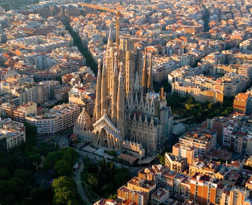 la sagrada familia aerial shot