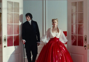 (L-r) JACOB ELORDI as Heathcliff and Actor, Producer MARGOT ROBBIE as Catherine Earnshaw in “Wuthering Heights,” a Warner Bros. Pictures Release.