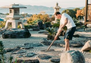 Karesansui is the meditative practice of aesthetic discipline. It's about impermanence, focus and calming the mind