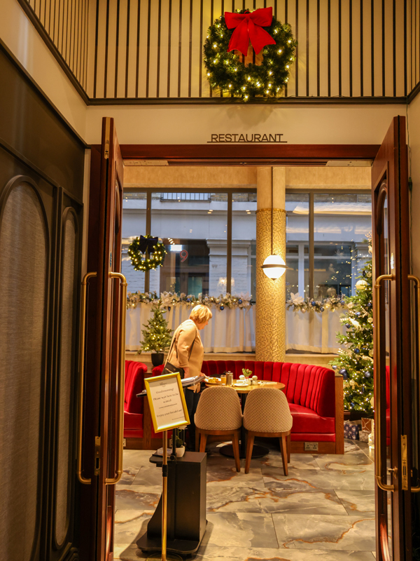 Restaurant in Lost Property St Paul's London