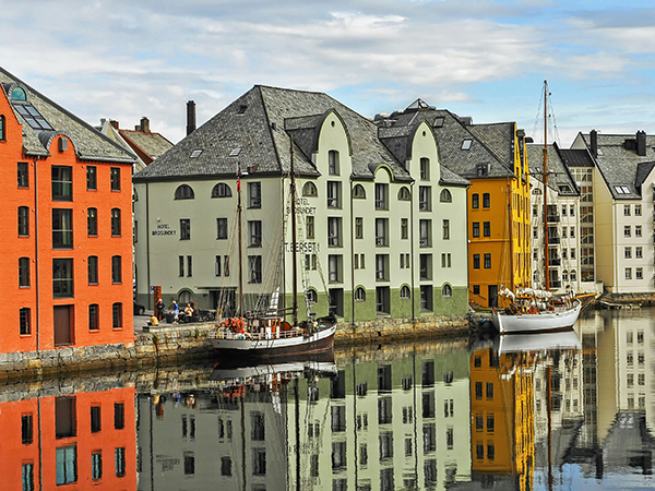 Quaint houses showcasing &Aring;lesund&rsquo;s iconic Art Nouveau architecture.