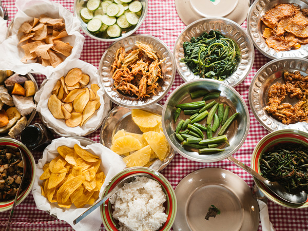 Lunch is prepared for us in Nubutautau