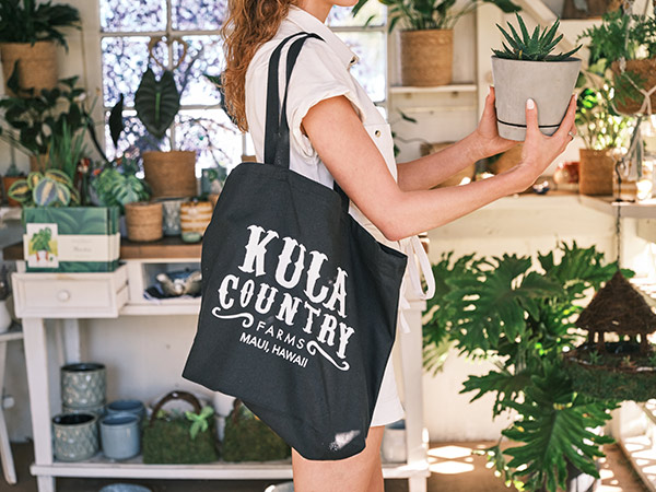 woman shopping at Kula Country Farms Kula Maui guide
