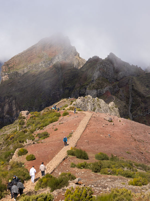 hikers at Pico do Areeiro