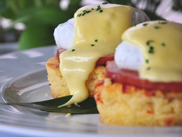 Signature Eggs Benedict at SixtyTwo MarKet maui guide hawaii