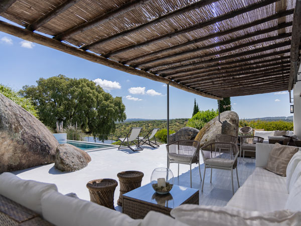 Monte Velho pool area