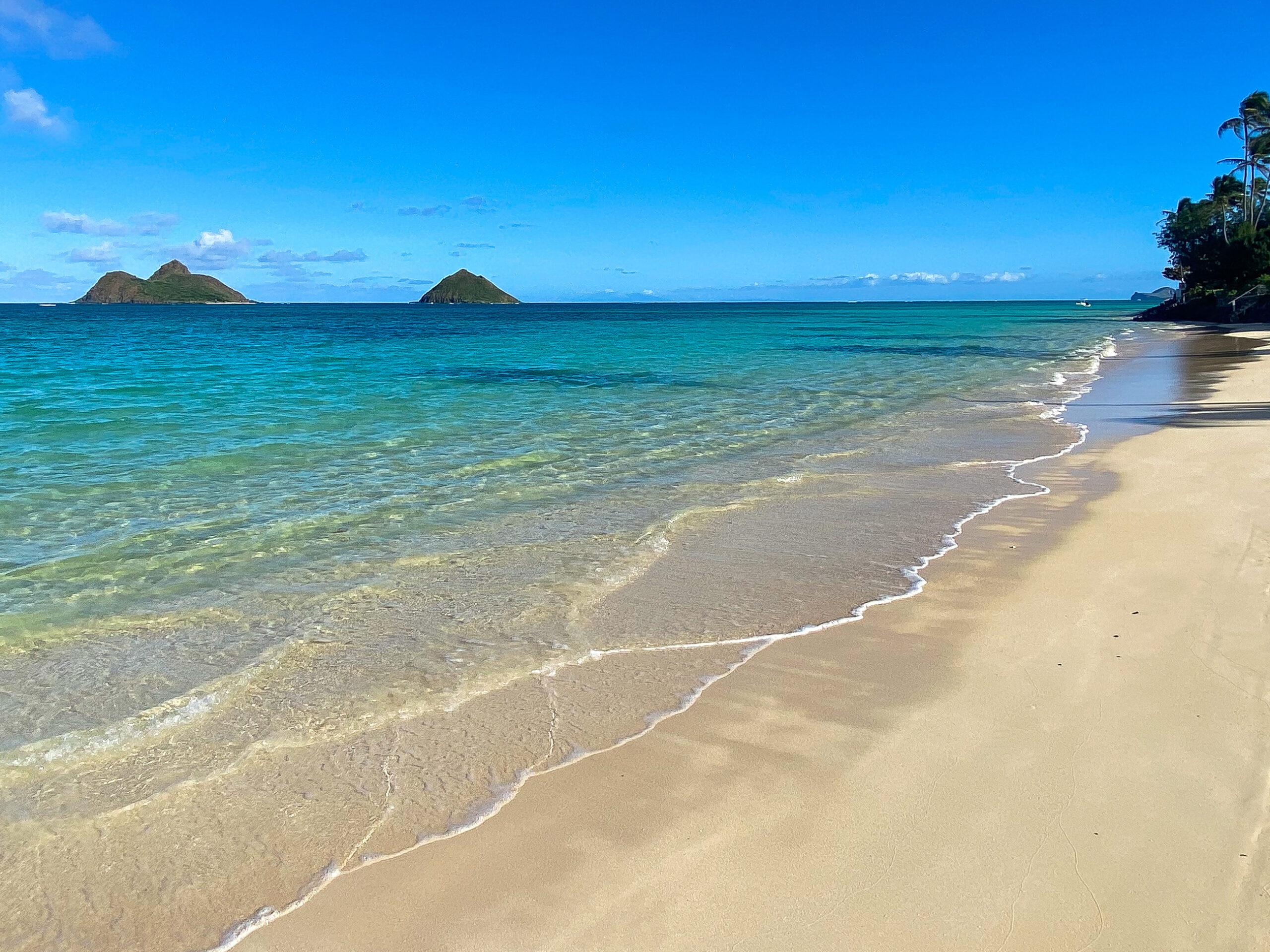 Lanikai Beach and Mokulua Islands in Hawaii