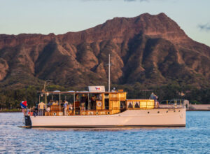 Vida Mia yacht in Oahu