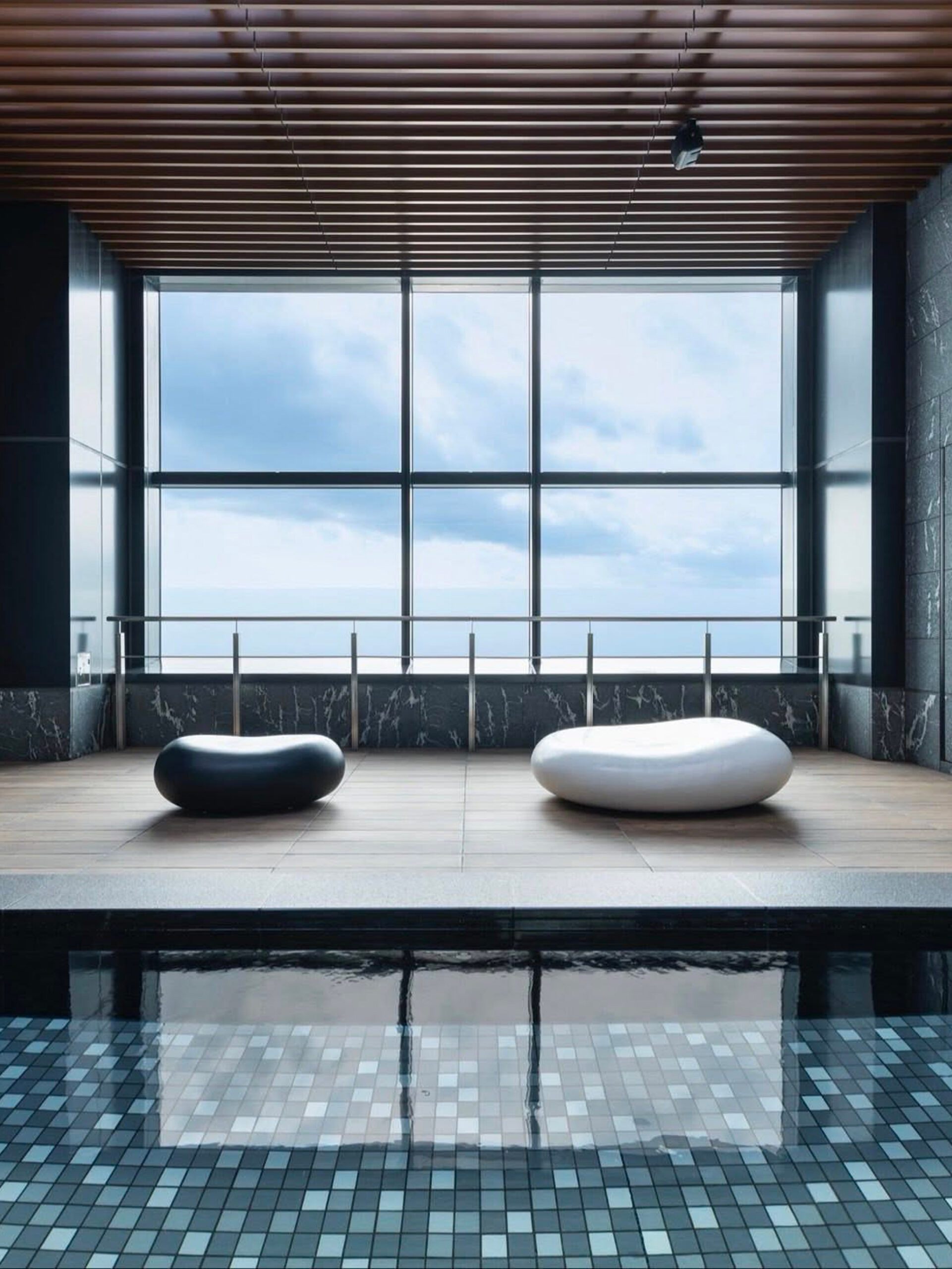 the indoor soaking area at Mitsui Garden Hotel, Tokyo