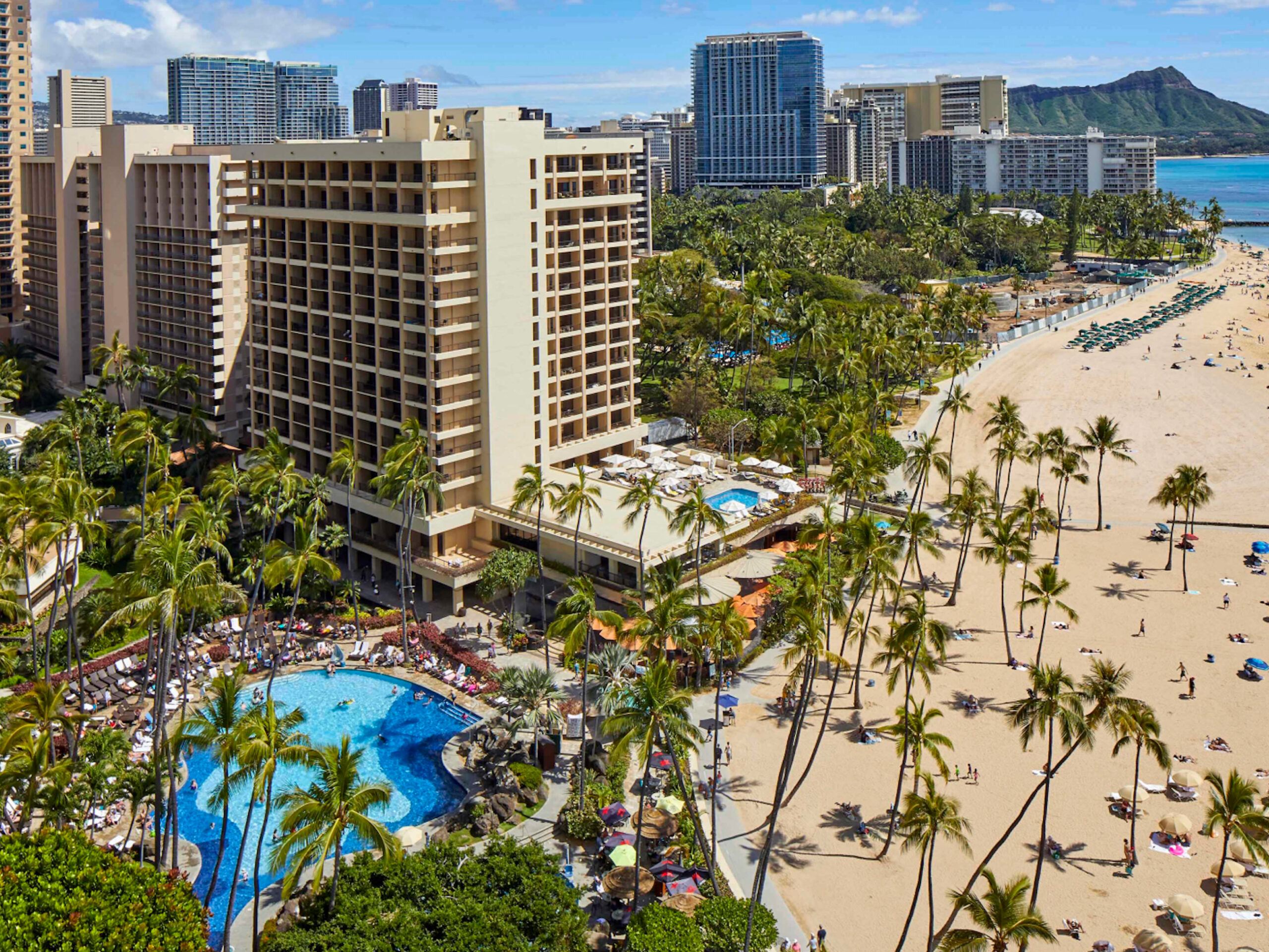 Hilton Hawaiian Village Waikīkī Beach Resort from above