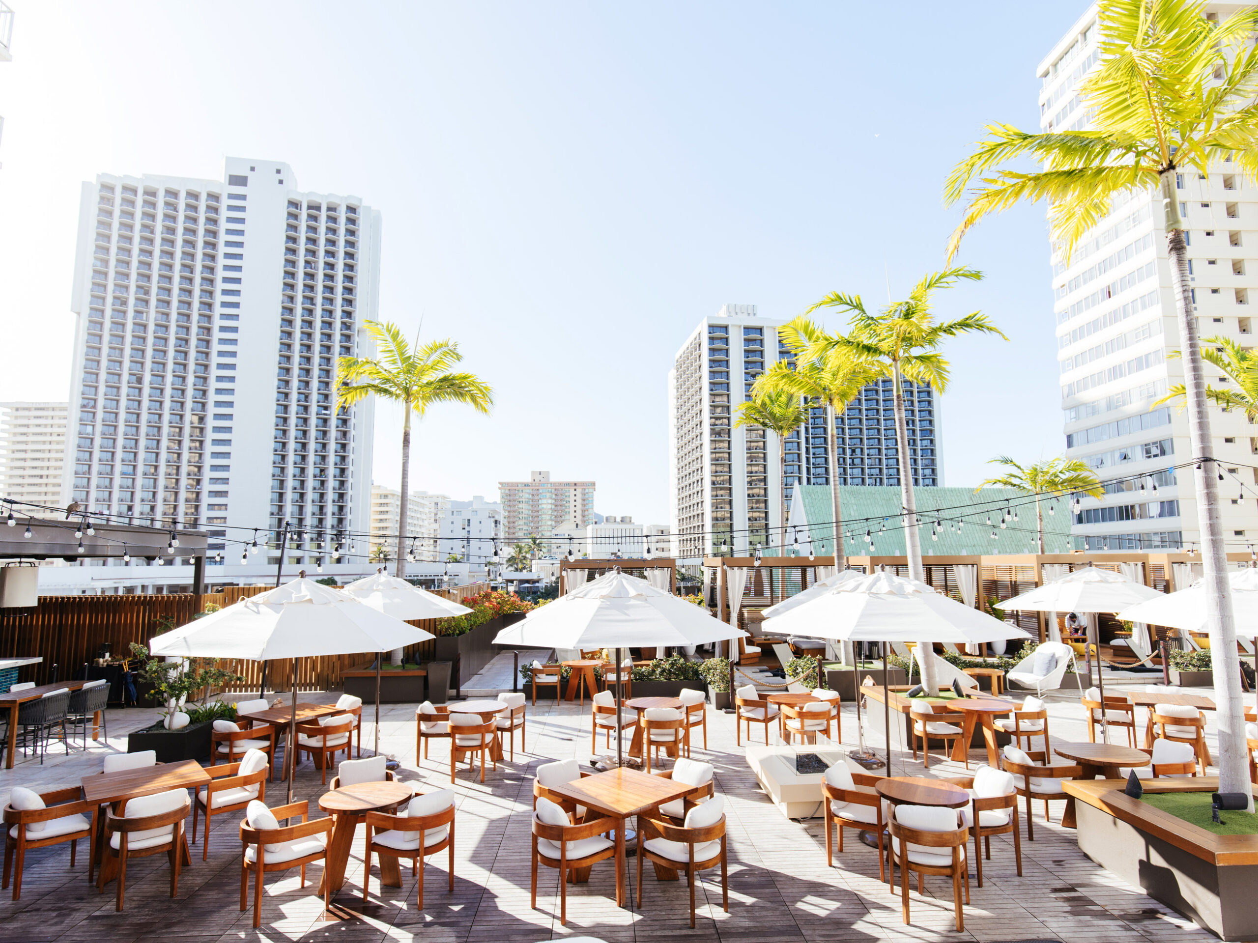SWELL Restaurant & Pool Bar in Waikiki