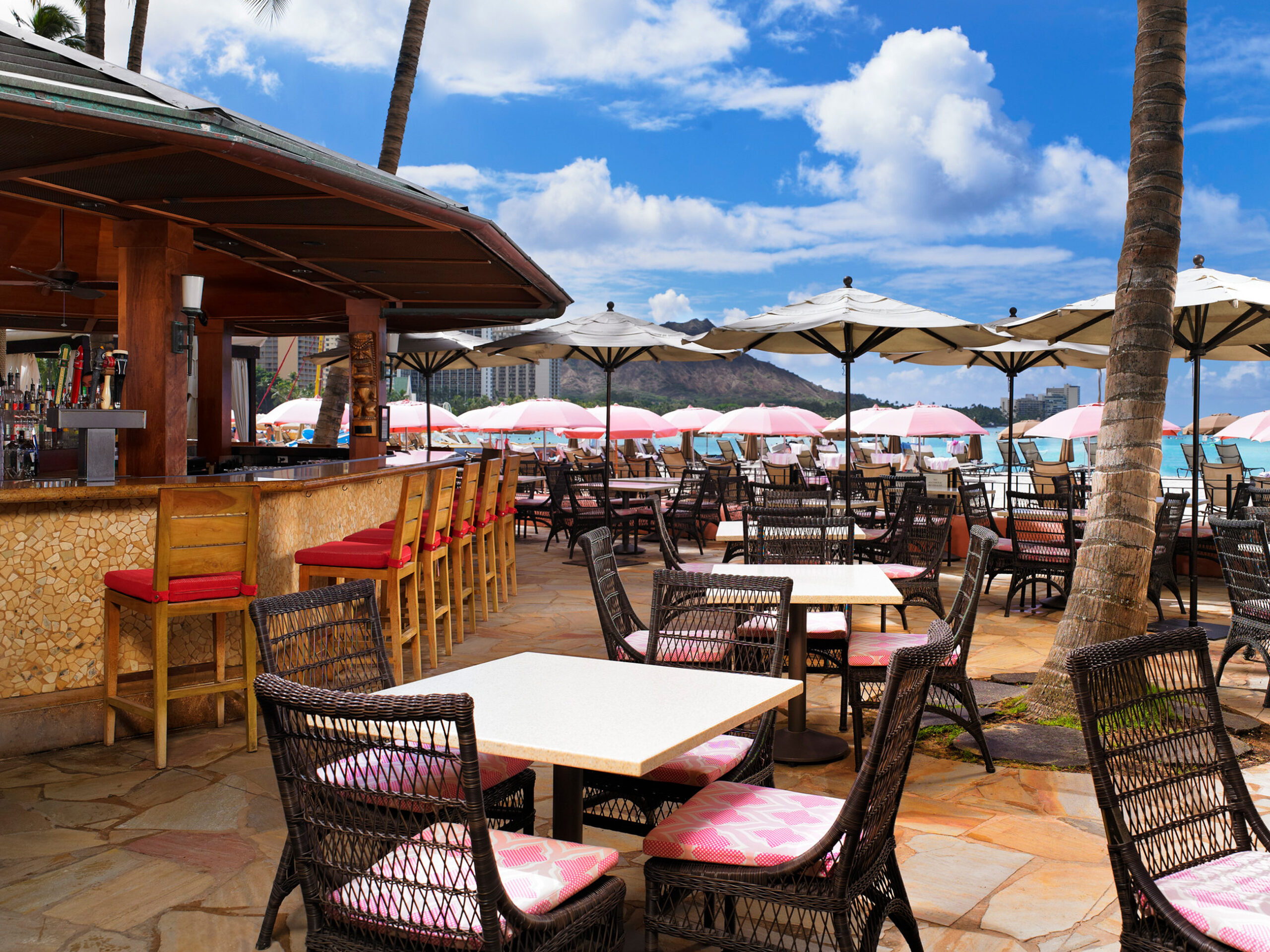 the alfreso dining at Mai Tai Bar in Honolulu