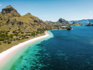 pink beach padar island labuan bajo