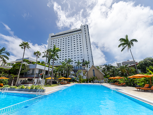 The pool of DoubleTree by Hilton Naha Shuri Castle.